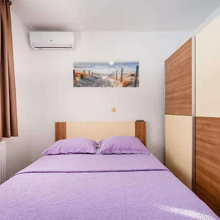 Holiday home Cozy In With Wifi Posedarje