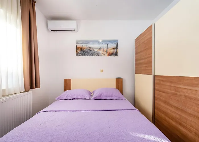 Prázdninový dům Cozy In With Wifi Posedarje