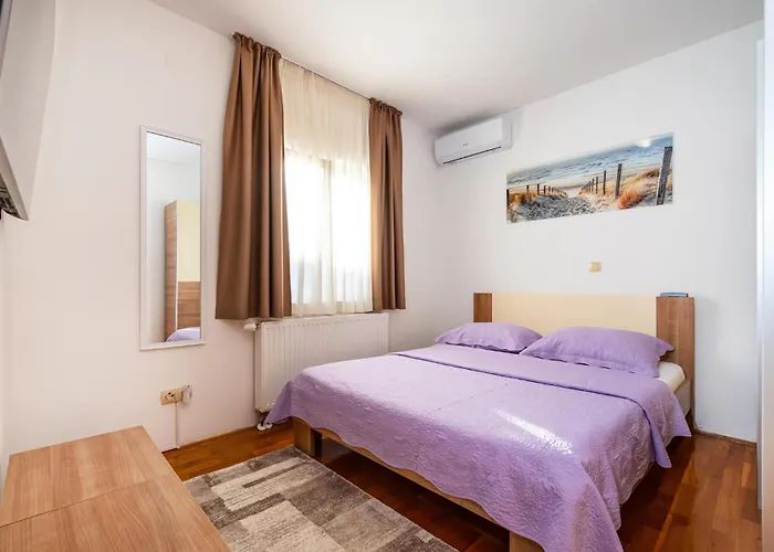 Prázdninový dům Cozy In With Wifi Posedarje